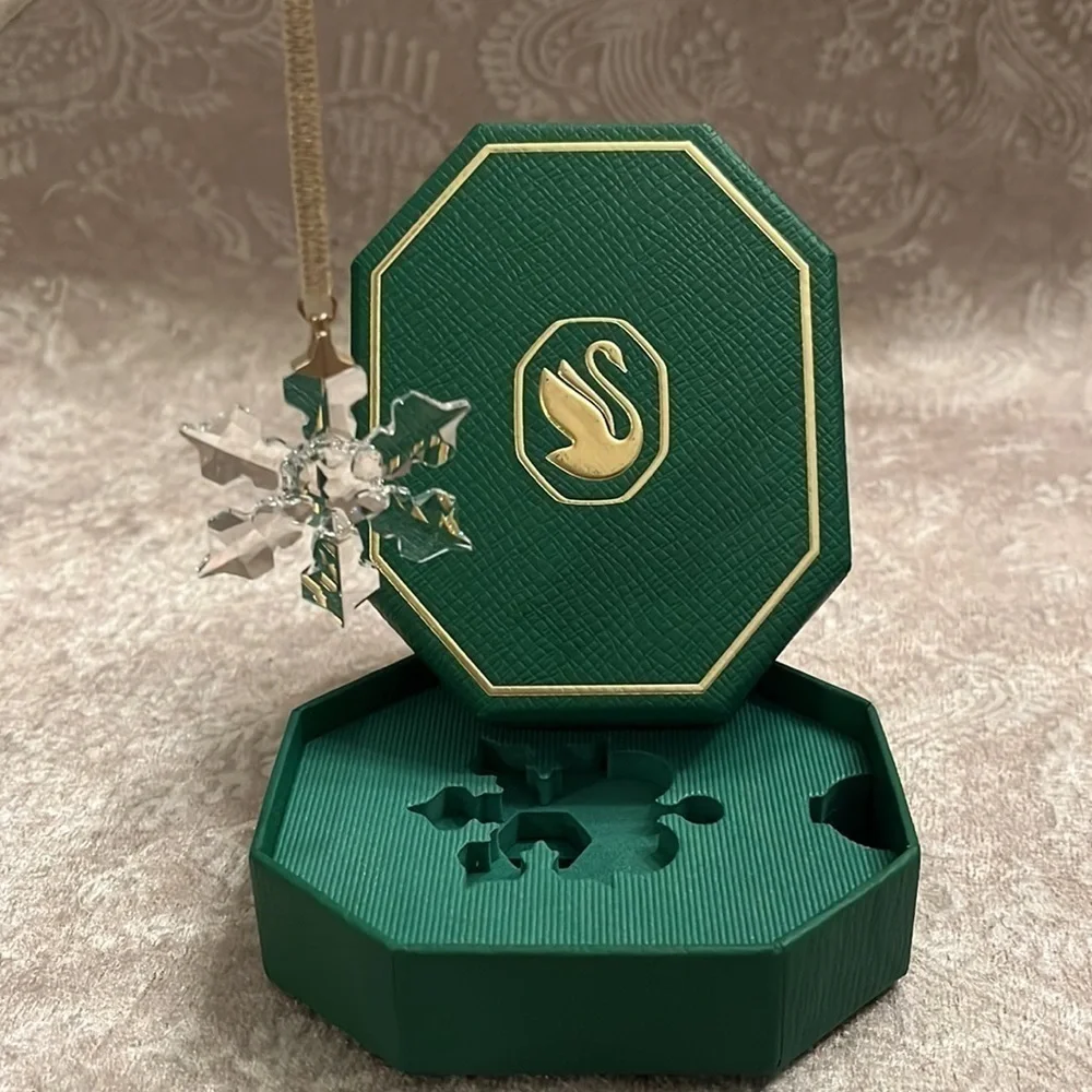 Brand New Swarovski White Crystal Little Snowflake Ornament Christmas Decoration